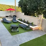 Mm Villa, Strandnahe Mit Pool & Whirlpool In וילה