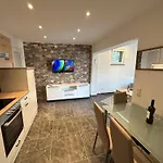 Mm Villa, Strandnahe Mit Pool & Whirlpool In וילה